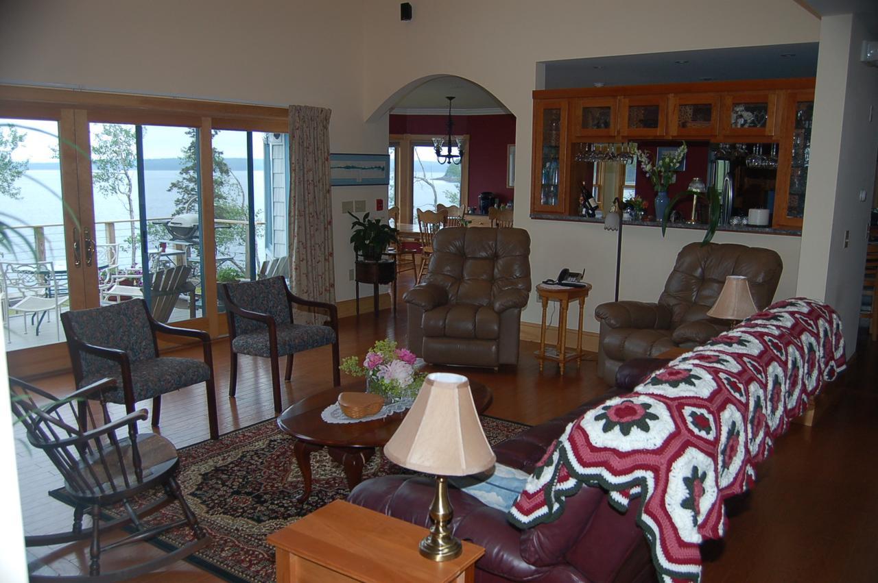 Wave Walker Bed And Breakfast Surry ภายนอก รูปภาพ