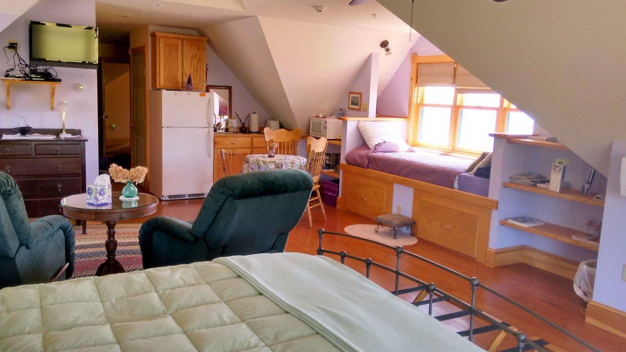 Wave Walker Bed And Breakfast Surry ภายนอก รูปภาพ